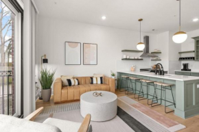 Chic Spacious 2 Bedroom Walk to Coffee and Restaurants